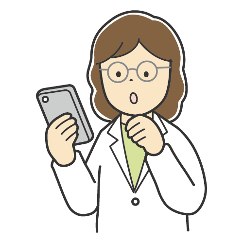 スマートフォンの画面を見る白衣の女性 